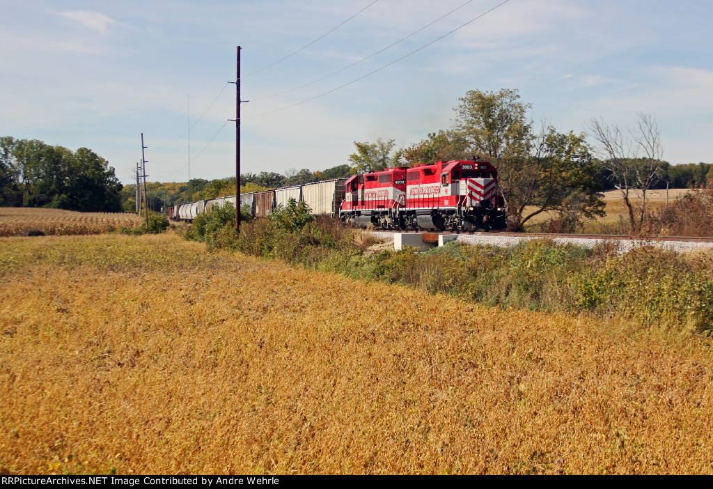 T006 cuts across the fields near Thresherman's Park